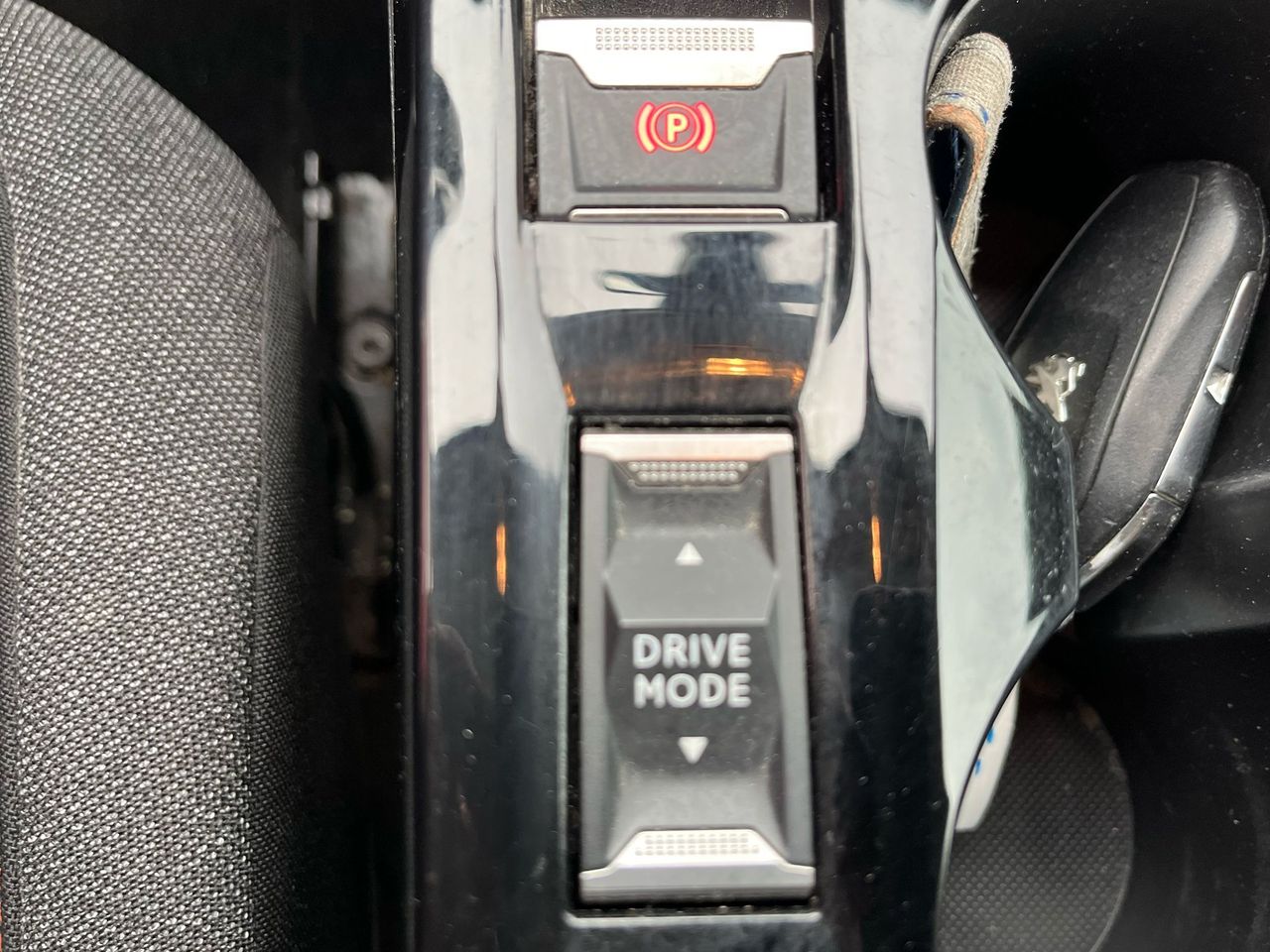 Peugeot e-2008 ACTIVE ELECTRICO 136 CV - Foto 2