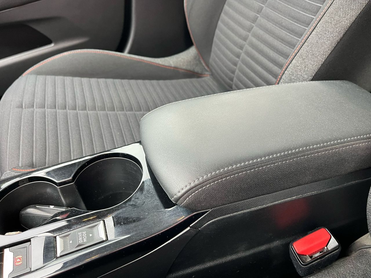 Peugeot e-2008 ACTIVE ELECTRICO 136 CV - Foto 2