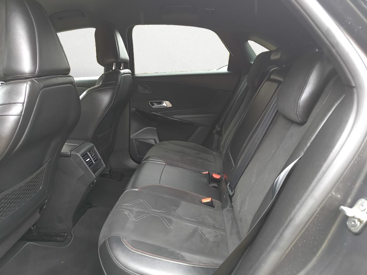 DS DS 7 Crossback BLUE HDI 130 CV AUT PERFORMANCE LINE  - Foto 2