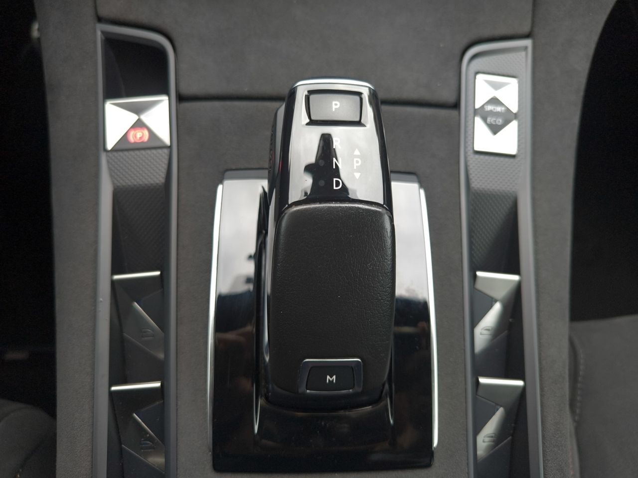 DS DS 7 Crossback BLUE HDI 130 CV AUT PERFORMANCE LINE  - Foto 2