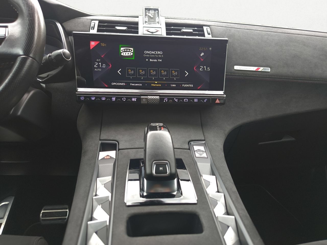 DS DS 7 Crossback BLUE HDI 130 CV AUT PERFORMANCE LINE  - Foto 2