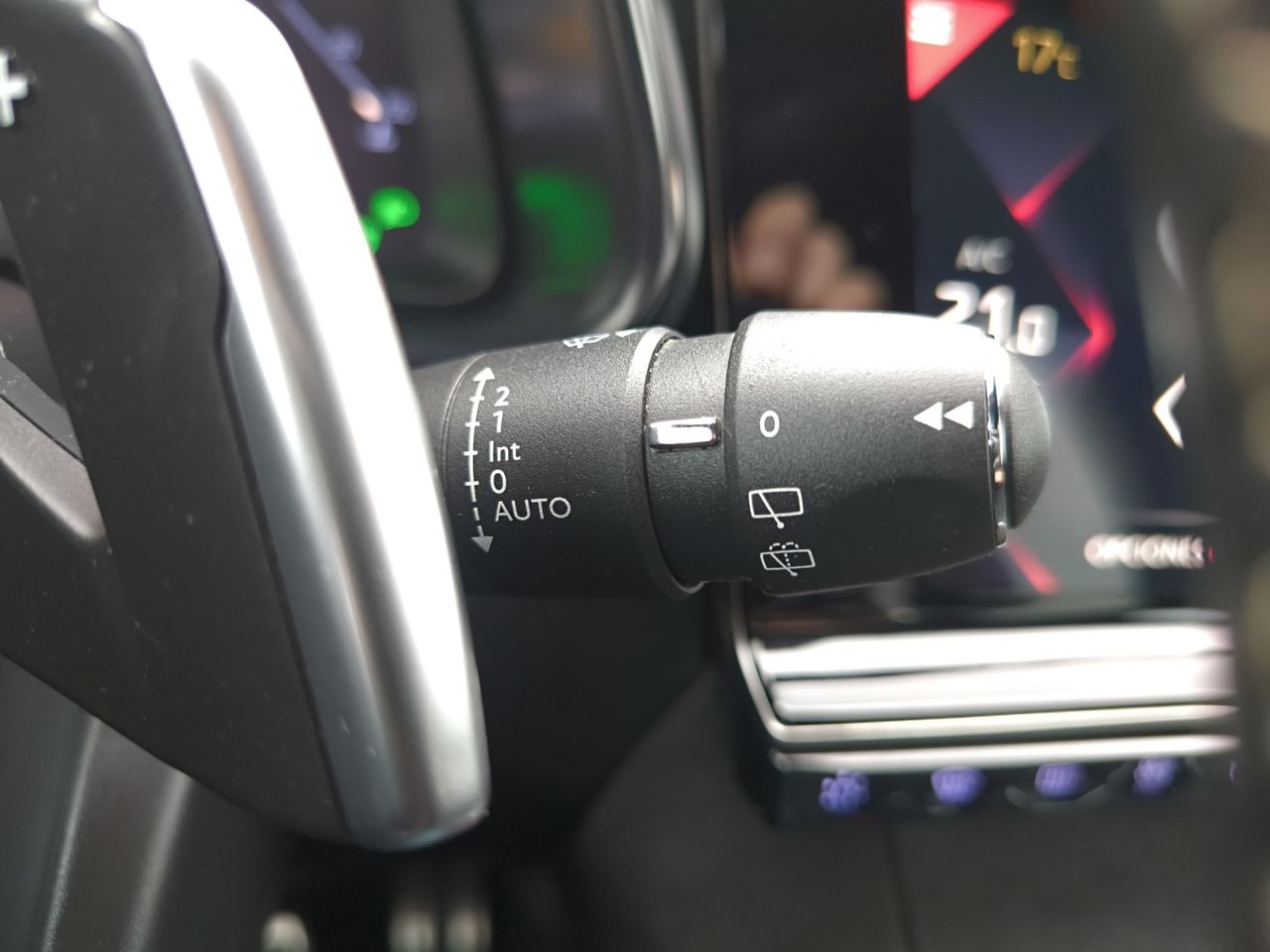 DS DS 7 Crossback BLUE HDI 130 CV AUT PERFORMANCE LINE  - Foto 2