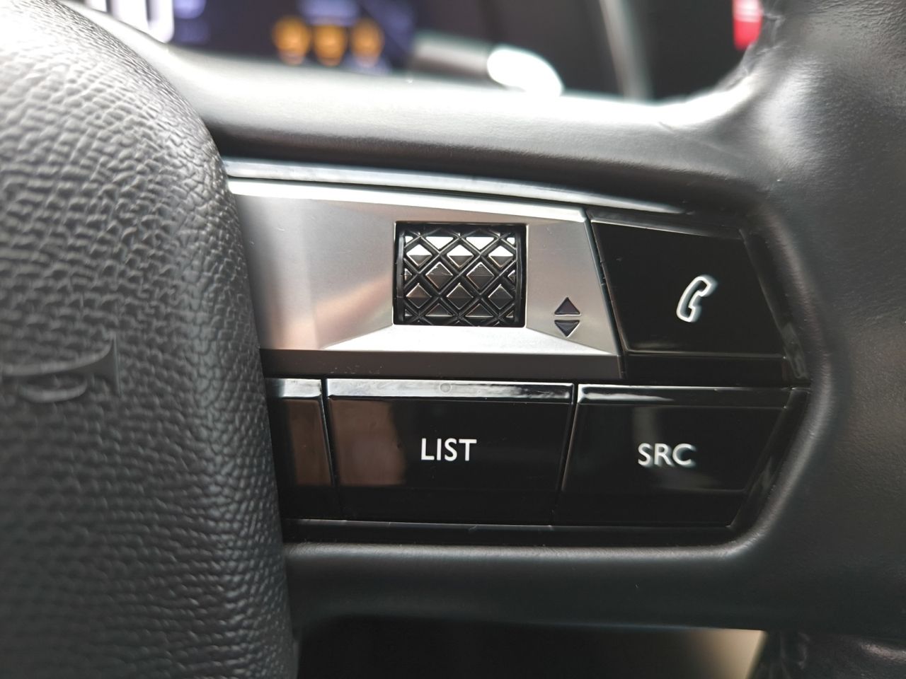 DS DS 7 Crossback BLUE HDI 130 CV AUT SO CHIC - Foto 2