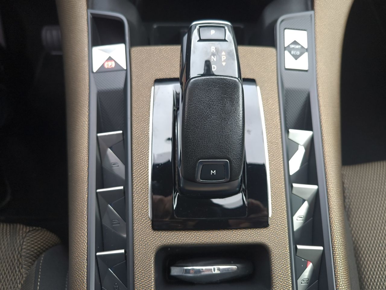 DS DS 7 Crossback BLUE HDI 130 CV AUT SO CHIC - Foto 2