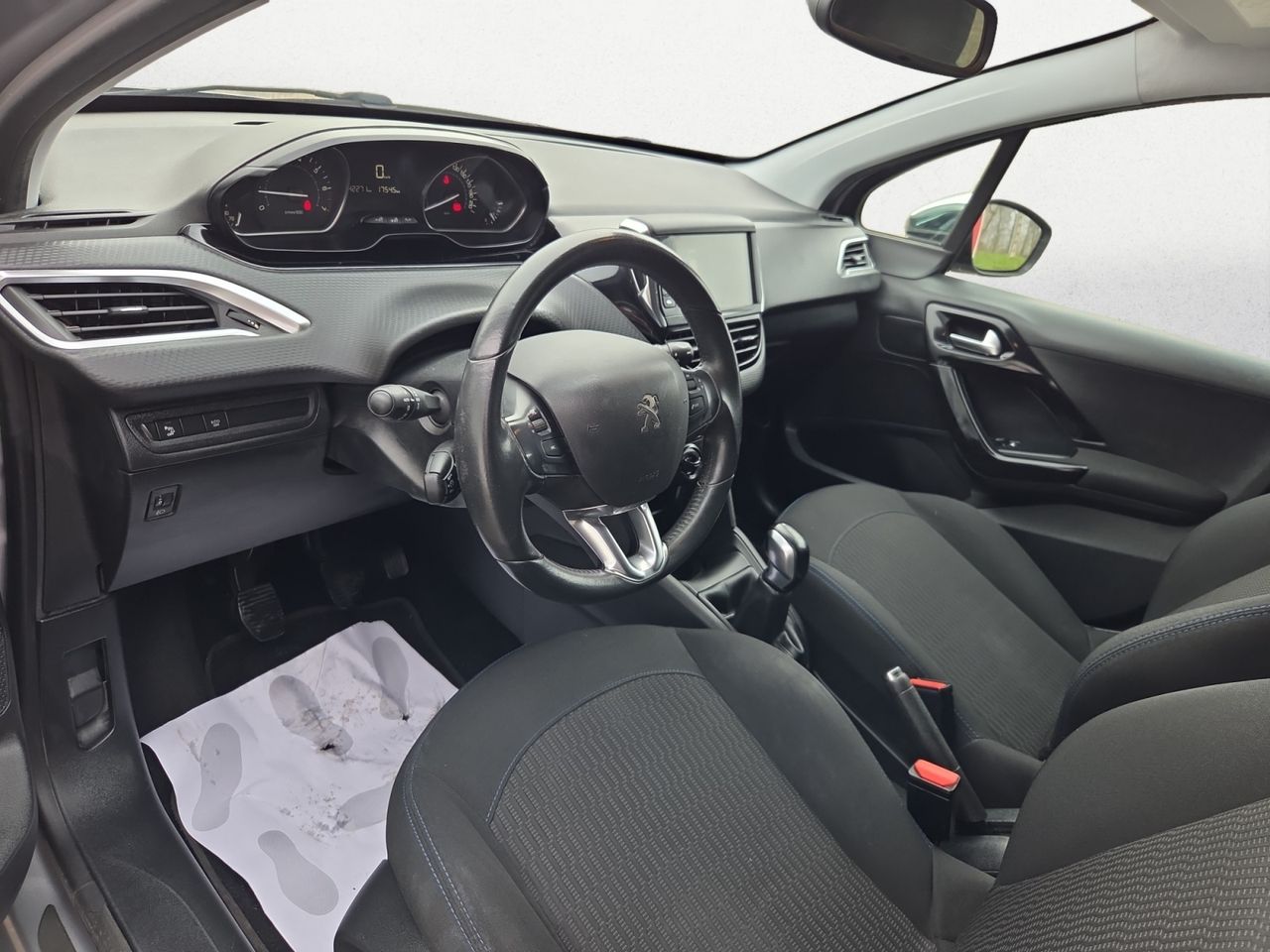 Peugeot 208 SIGNATURE PURE TECH 82 CV  - Foto 2