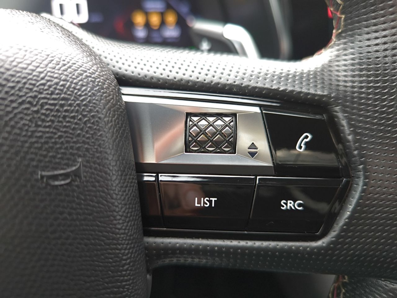 DS DS 7 Crossback BLUE HDI 130 CV AUT PERFORMANCE LINE - Foto 2