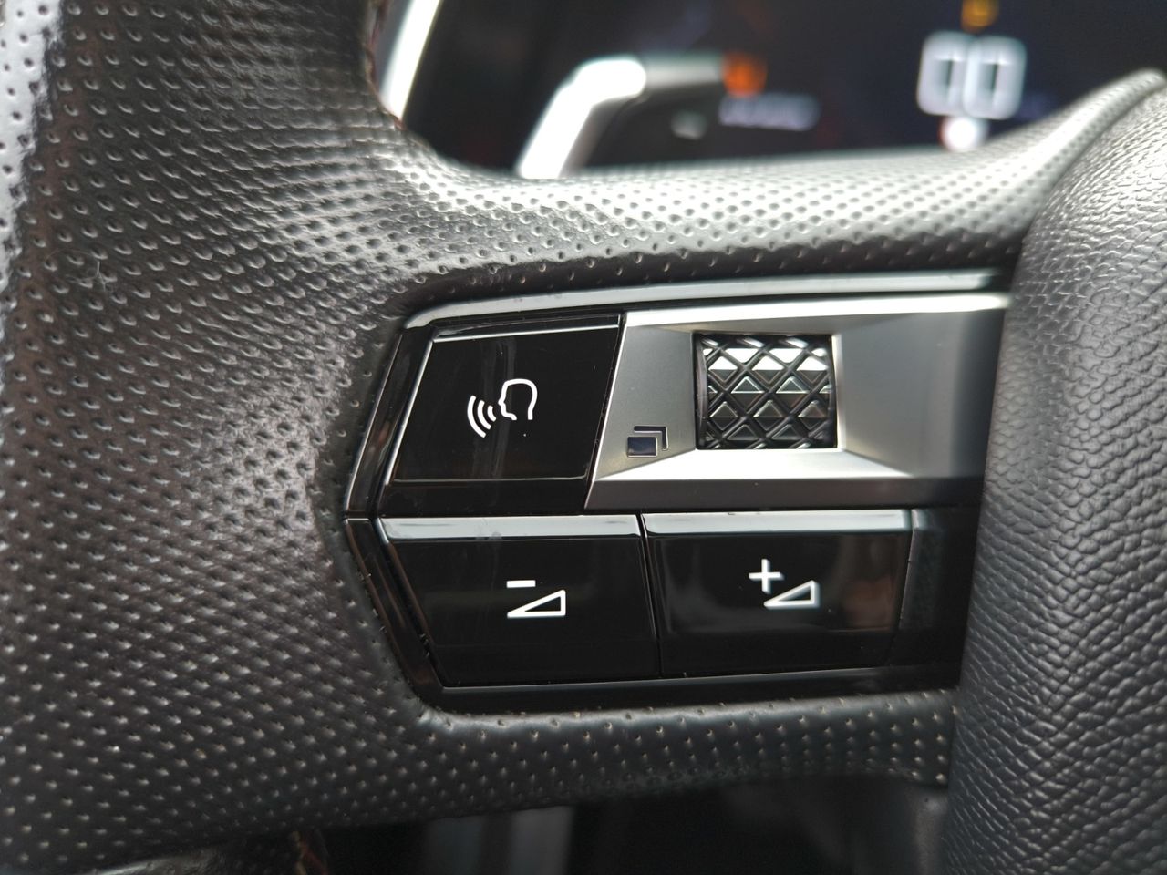 DS DS 7 Crossback BLUE HDI 130 CV AUT PERFORMANCE LINE - Foto 2