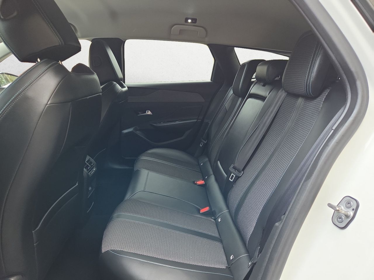 Peugeot 308 SW ALLURE BLUE HDI 130 CV EAT8  - Foto 2