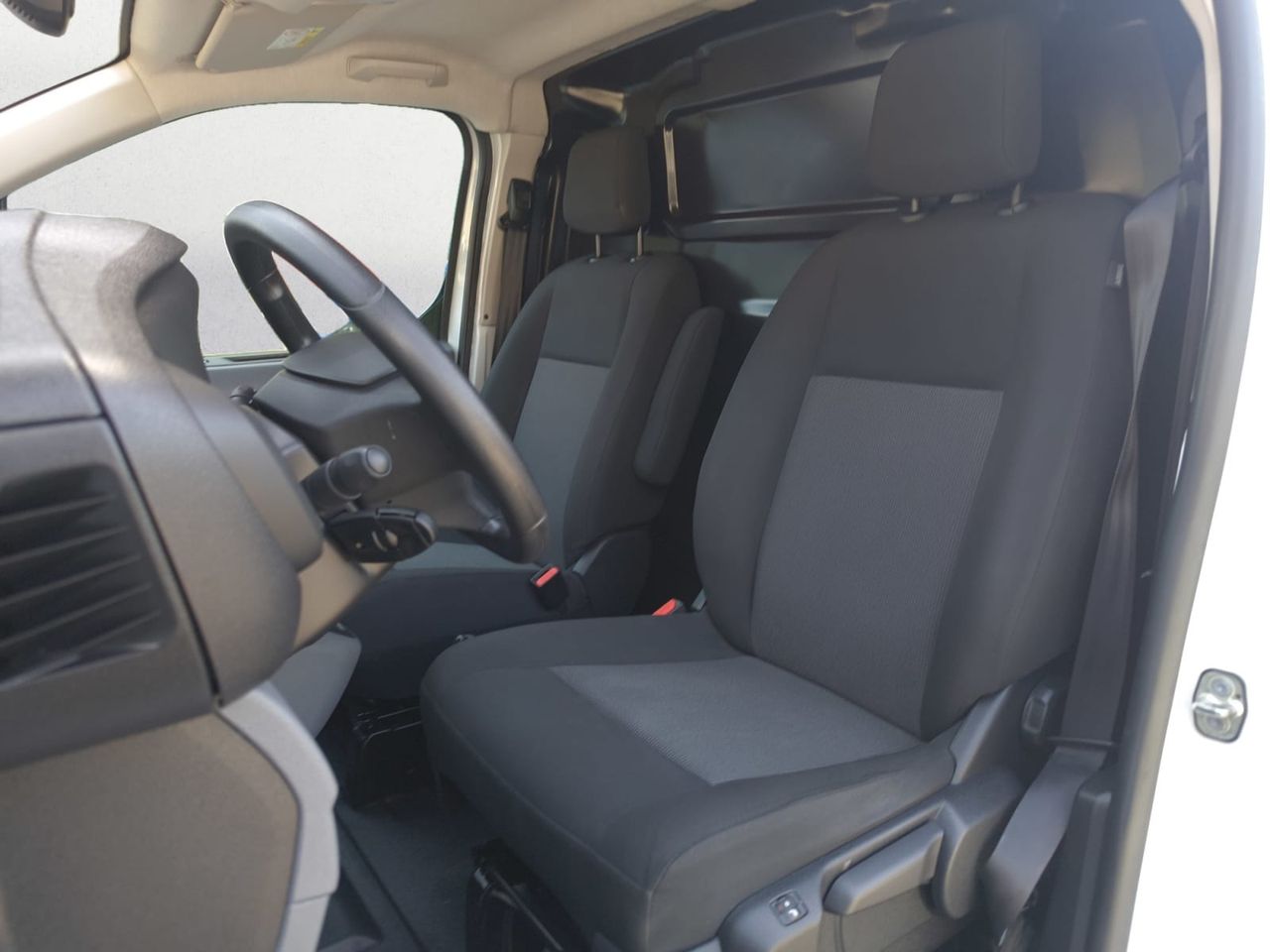 Peugeot Expert FURGON PREMIUM LONG BLUE HDI 100 CV - Foto 2