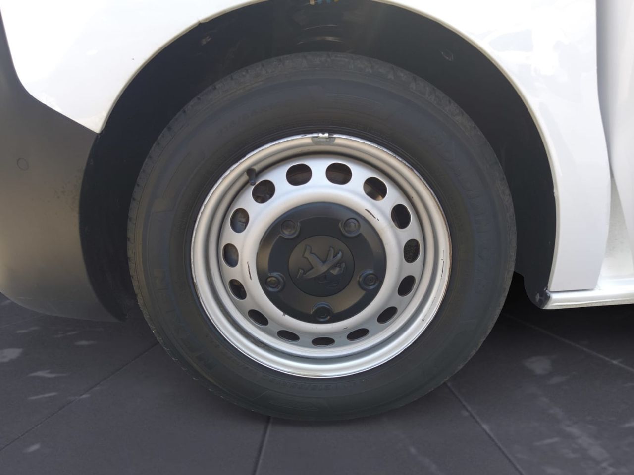 Peugeot Expert FURGON PREMIUM LONG BLUE HDI 100 CV - Foto 2