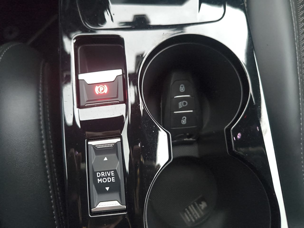 Peugeot 2008 GT LINE BLUE HDI 130 CV EAT8 - Foto 2