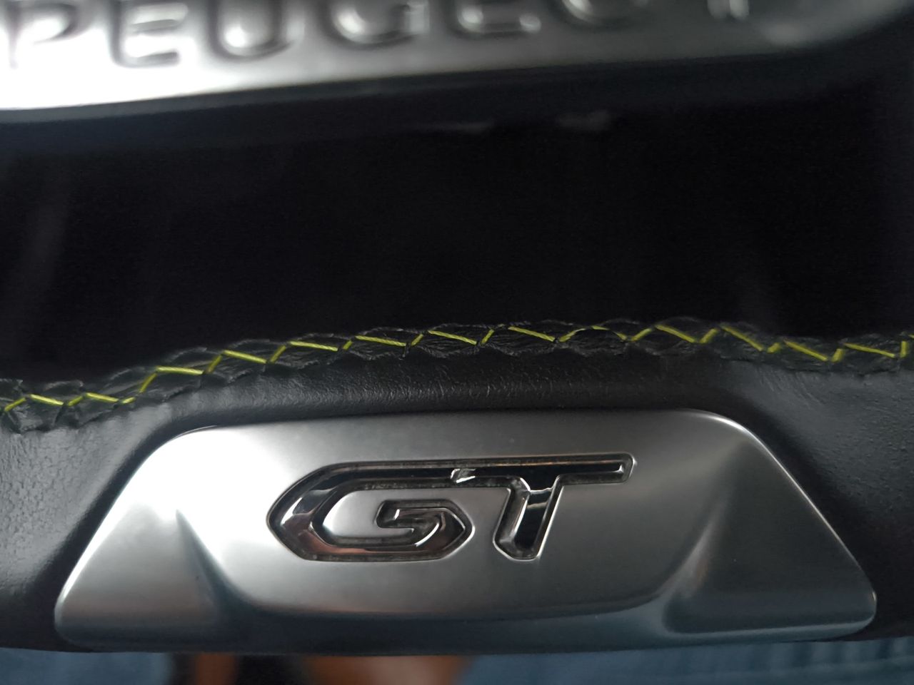 Peugeot 2008 GT LINE BLUE HDI 130 CV EAT8 - Foto 2