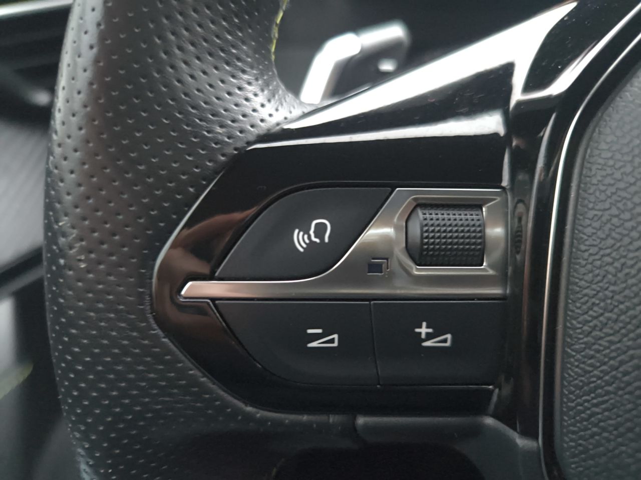 Peugeot 2008 GT LINE BLUE HDI 130 CV EAT8 - Foto 2