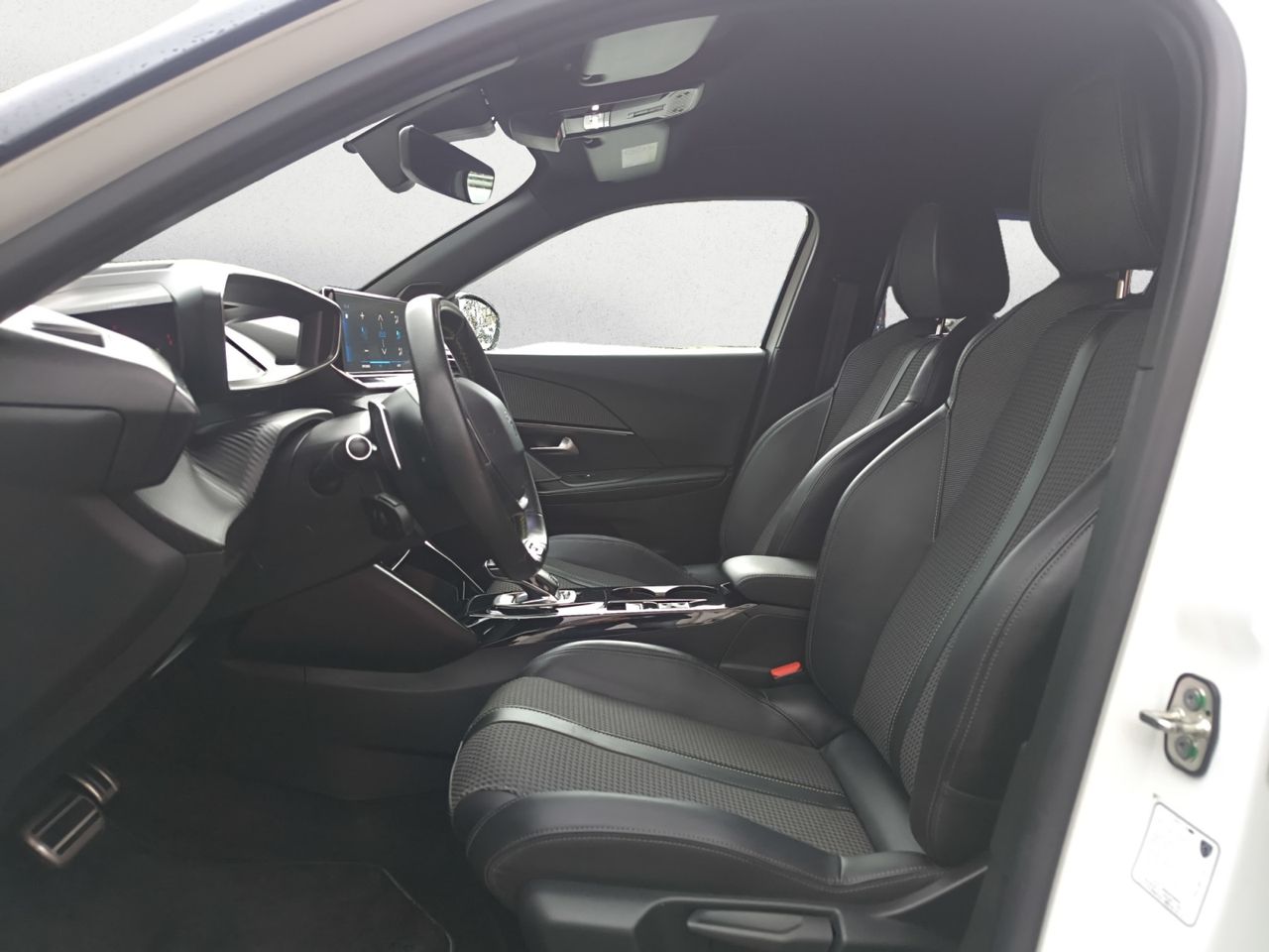 Peugeot 2008 GT LINE BLUE HDI 130 CV EAT8 - Foto 2