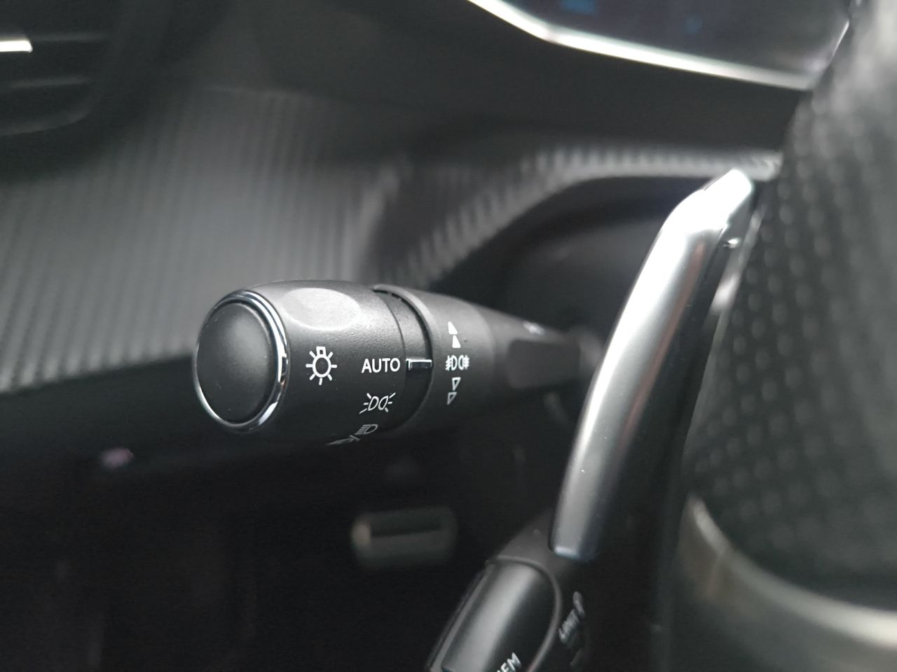 Peugeot 2008 GT LINE BLUE HDI 130 CV EAT8 - Foto 2