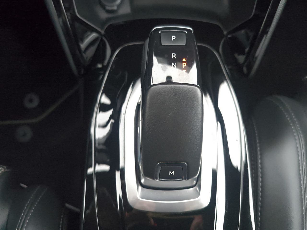 Peugeot 2008 GT LINE BLUE HDI 130 CV EAT8 - Foto 2