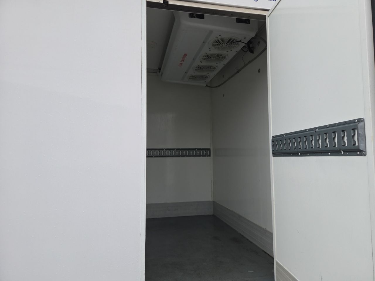 Mercedes Sprinter 514 CDI MEDIO 5.0 T+ CAJA FRIGORIFICA CON EQUIPO FRIO HWASUNG HT 500 - Foto 2