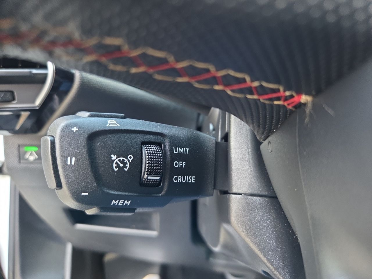 DS DS 7 Crossback BLUE HDI 180 CV AUT PERFORMANCE - Foto 2