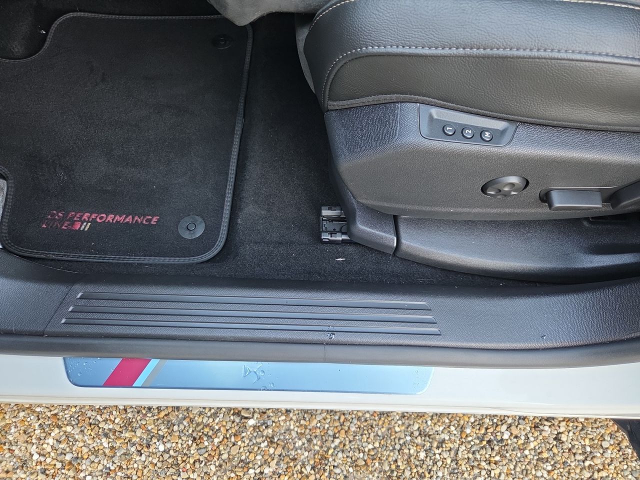 DS DS 7 Crossback BLUE HDI 180 CV AUT PERFORMANCE - Foto 2