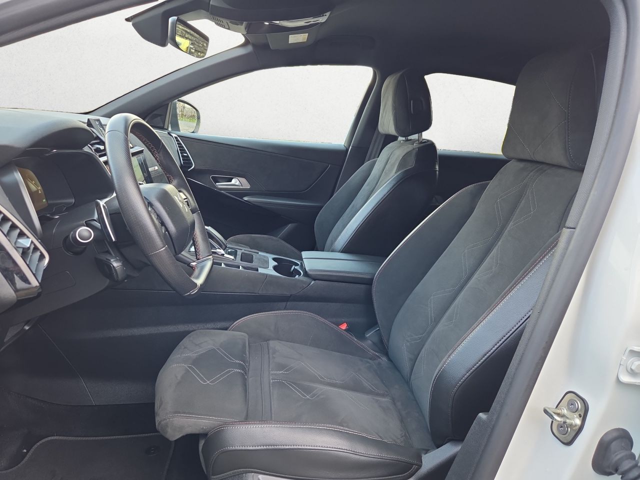 DS DS 7 Crossback BLUE HDI 180 CV AUT PERFORMANCE - Foto 2