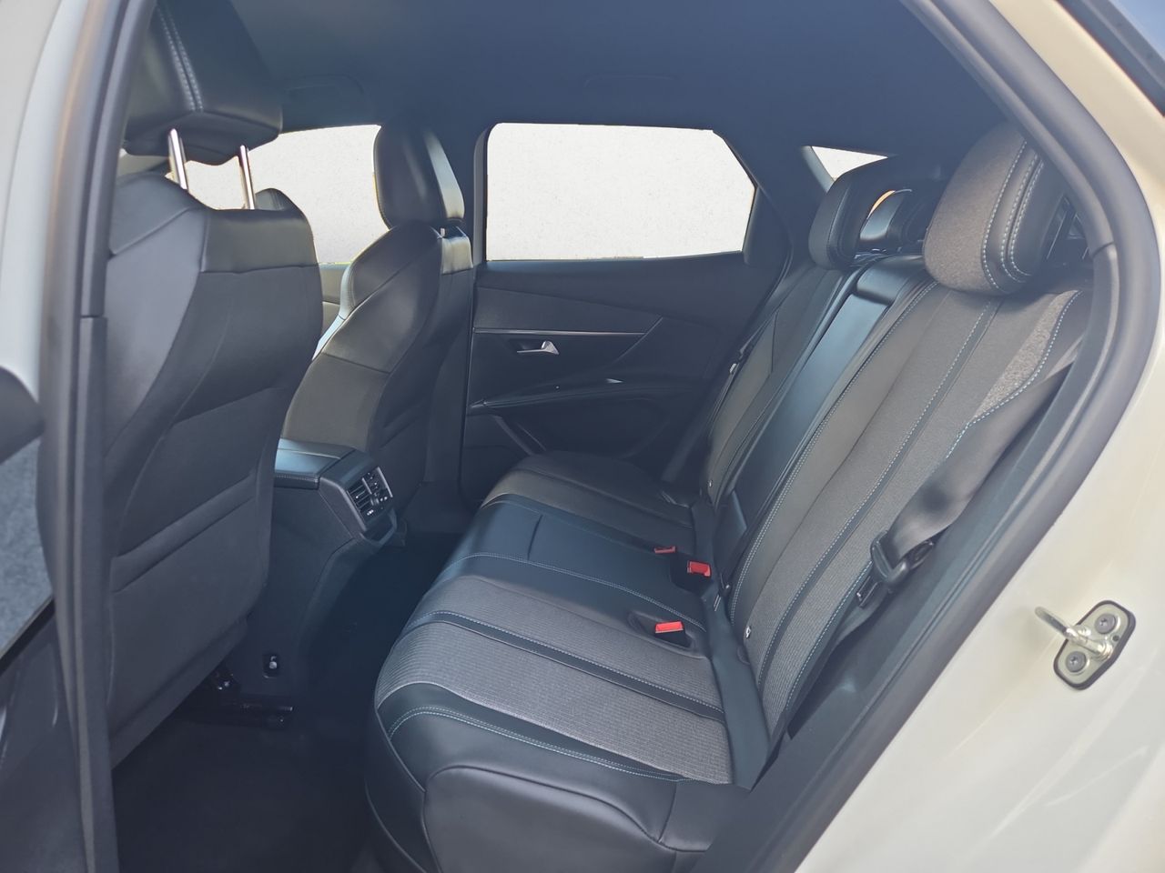 Peugeot 3008 Hybrid ALLURE PACK PLUG IN HYBRID 225 e EAT8 - Foto 2