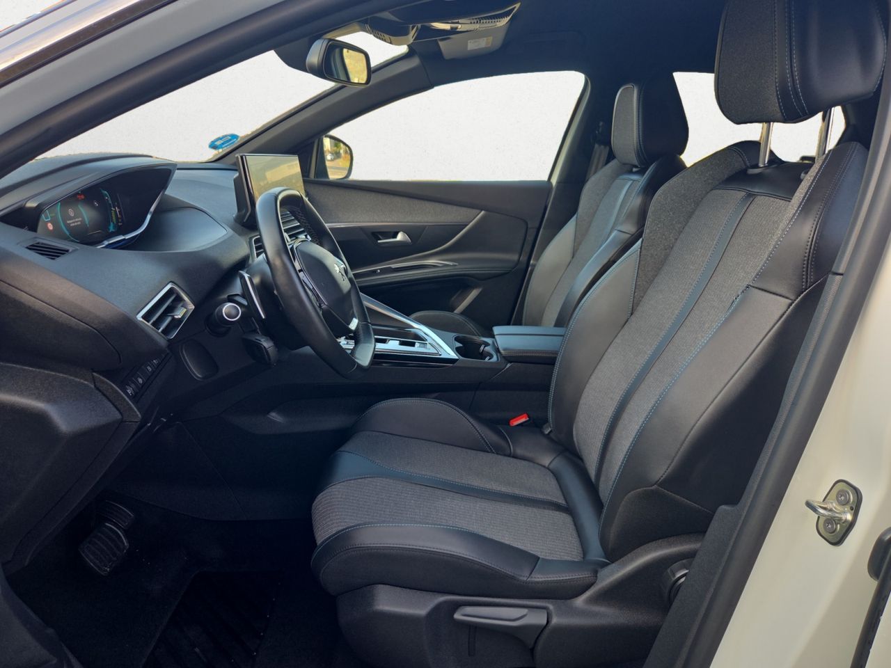 Peugeot 3008 Hybrid ALLURE PACK PLUG IN HYBRID 225 e EAT8 - Foto 2