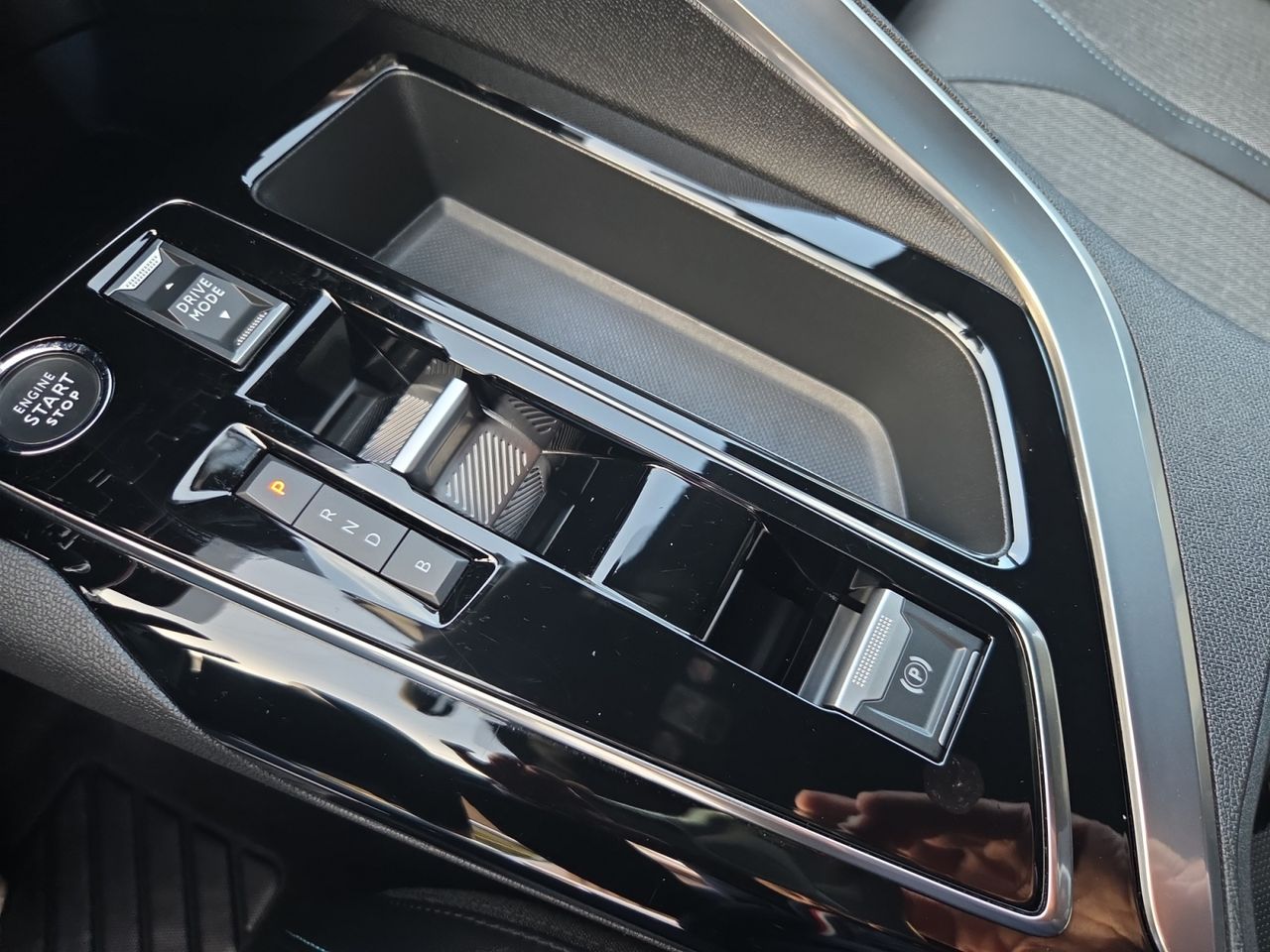 Peugeot 3008 Hybrid ALLURE PACK PLUG IN HYBRID 225 e EAT8 - Foto 2