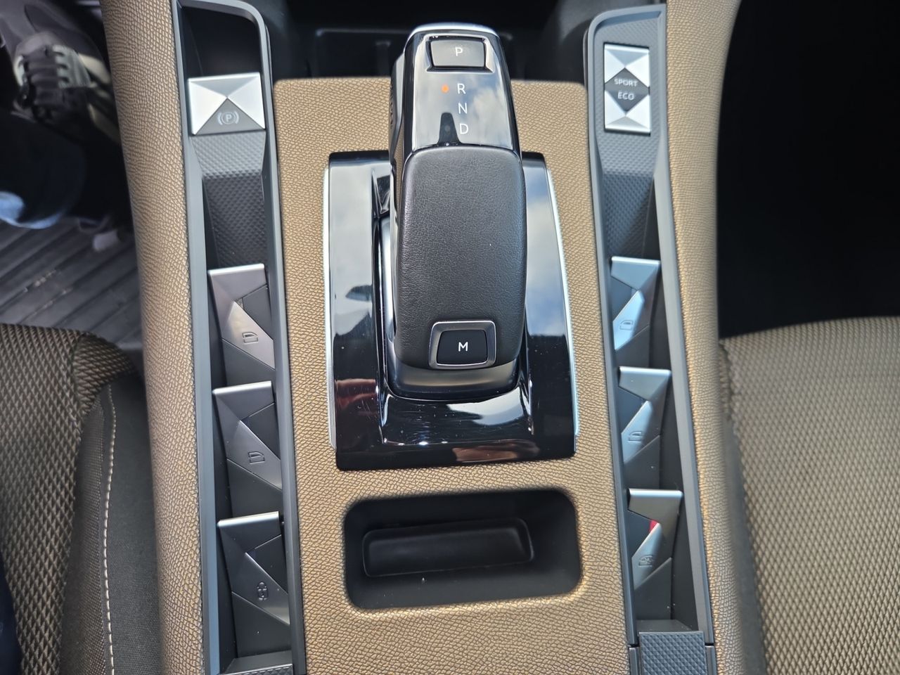 DS DS 7 Crossback BLUE HDI 130 CV AUT SO CHIC - Foto 2