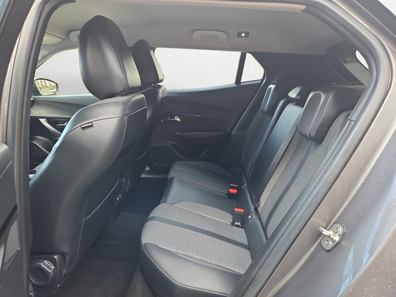 Peugeot 2008 ALLURE  PACK BLUE HDI 110 CV - Foto 2