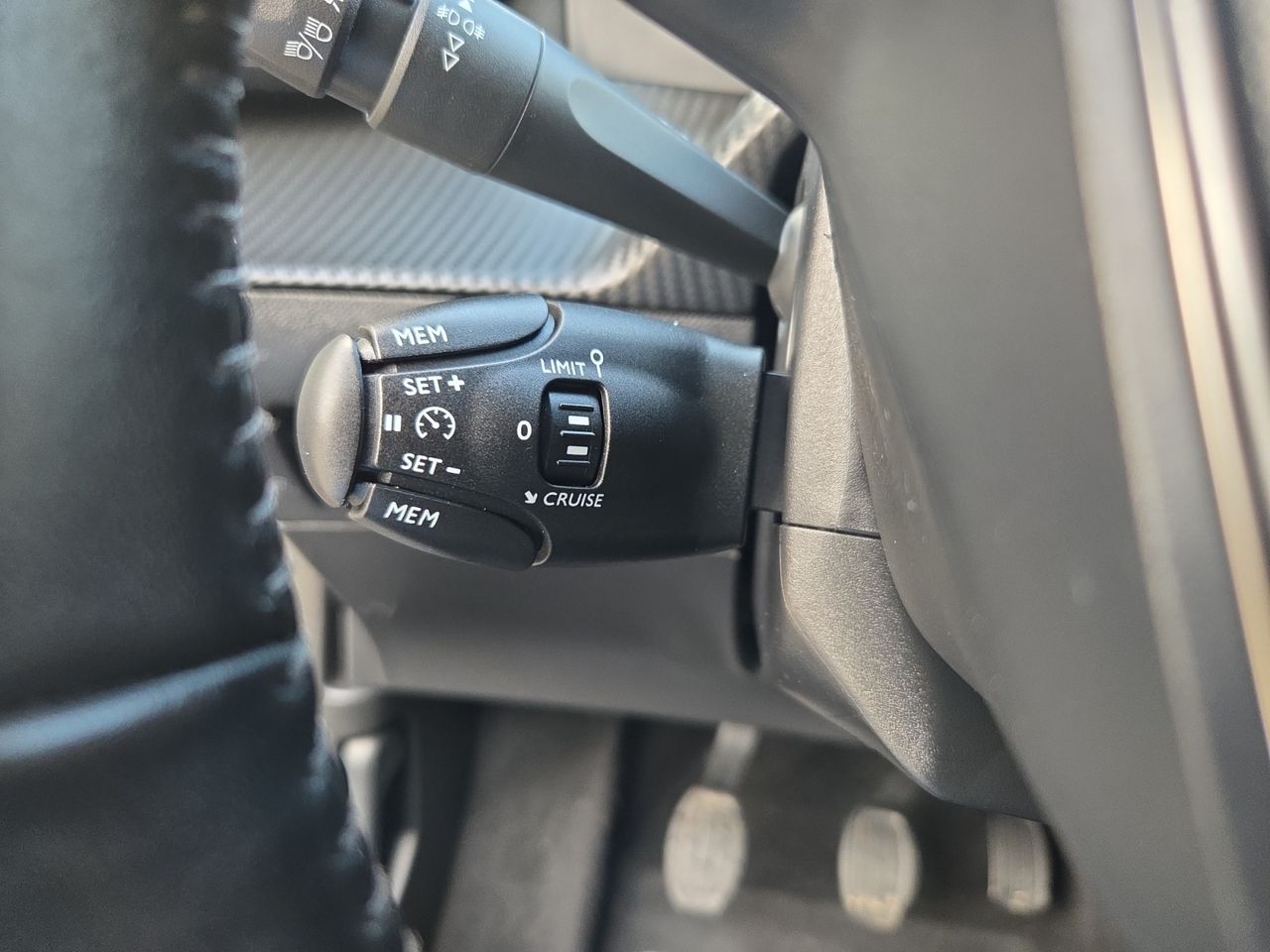 Peugeot 2008 ALLURE  PACK BLUE HDI 110 CV - Foto 2