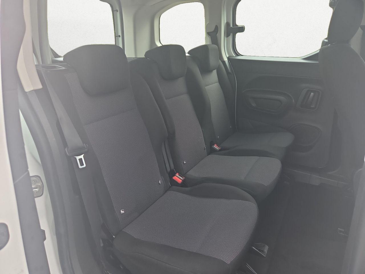 Peugeot Rifter ACTIVE PACK BLUE HSI 100 CV - Foto 2