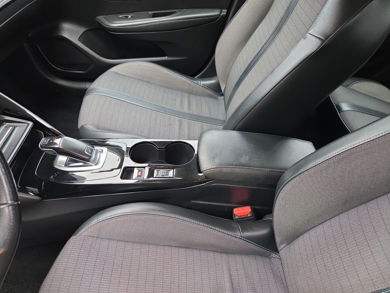 Peugeot 208 ALLURE PURE TECH 100 CV EAT8 - Foto 2