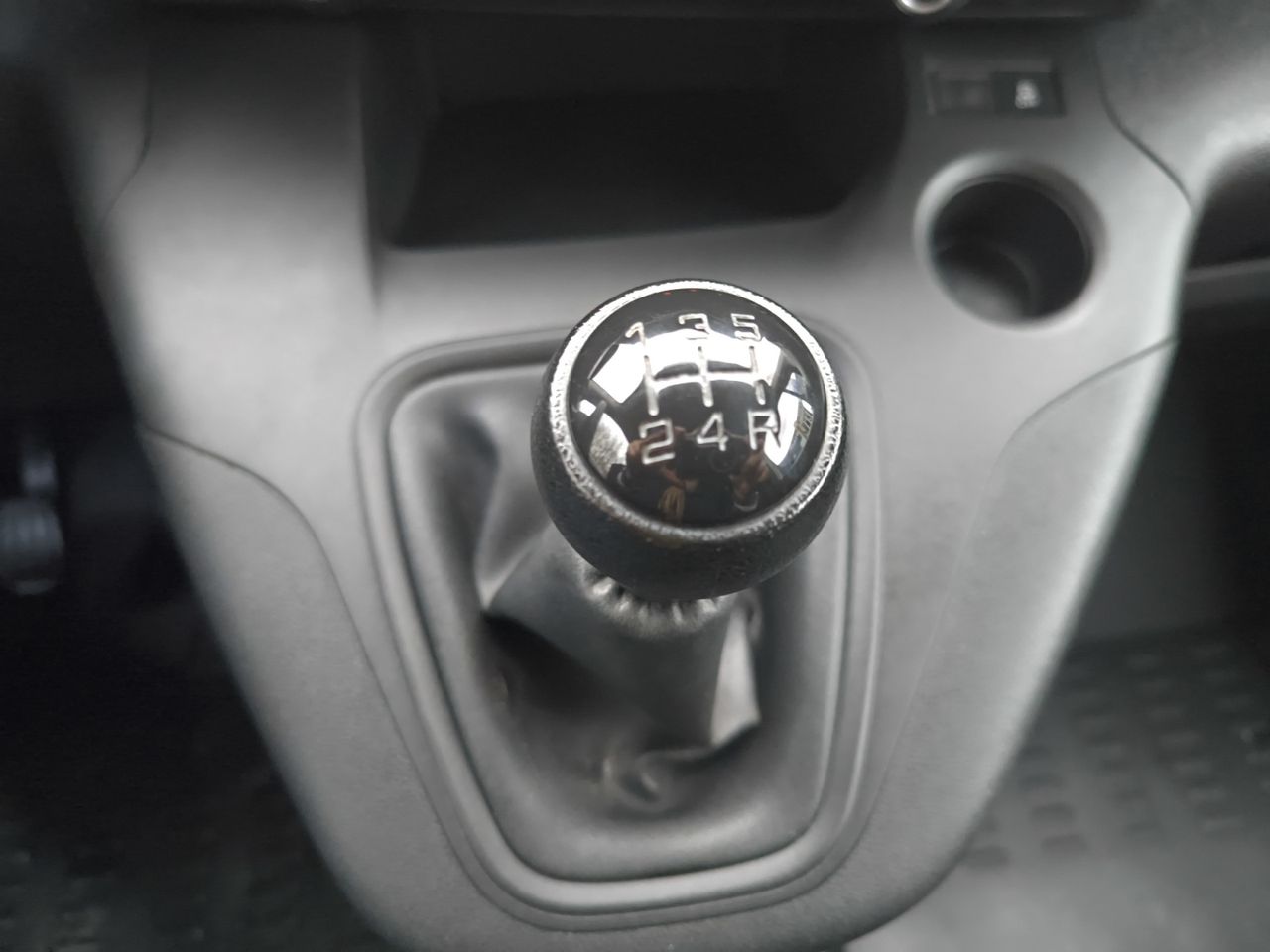 Peugeot Partner FG PRO STANDARD 600 KG BLUE HDI 100 CV - Foto 2