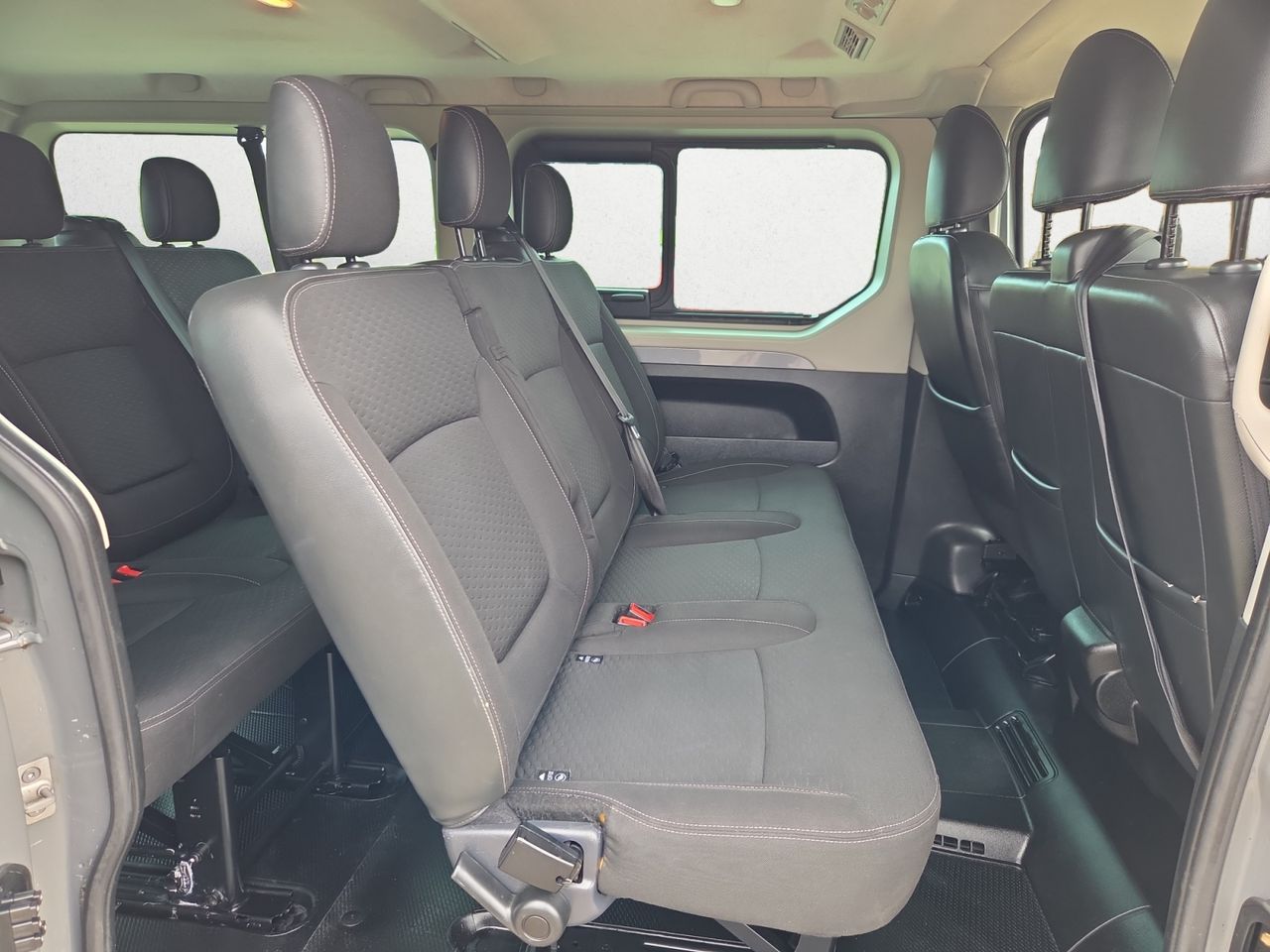 Opel Vivaro TOURER LARGO 1.6 CDTI 107 KW 145 CV - Foto 2