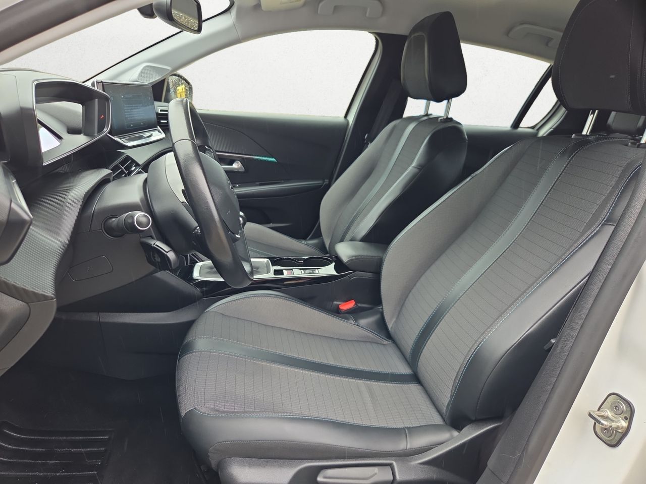 Peugeot 208 ALLURE BLUE HDI 100 CV - Foto 2