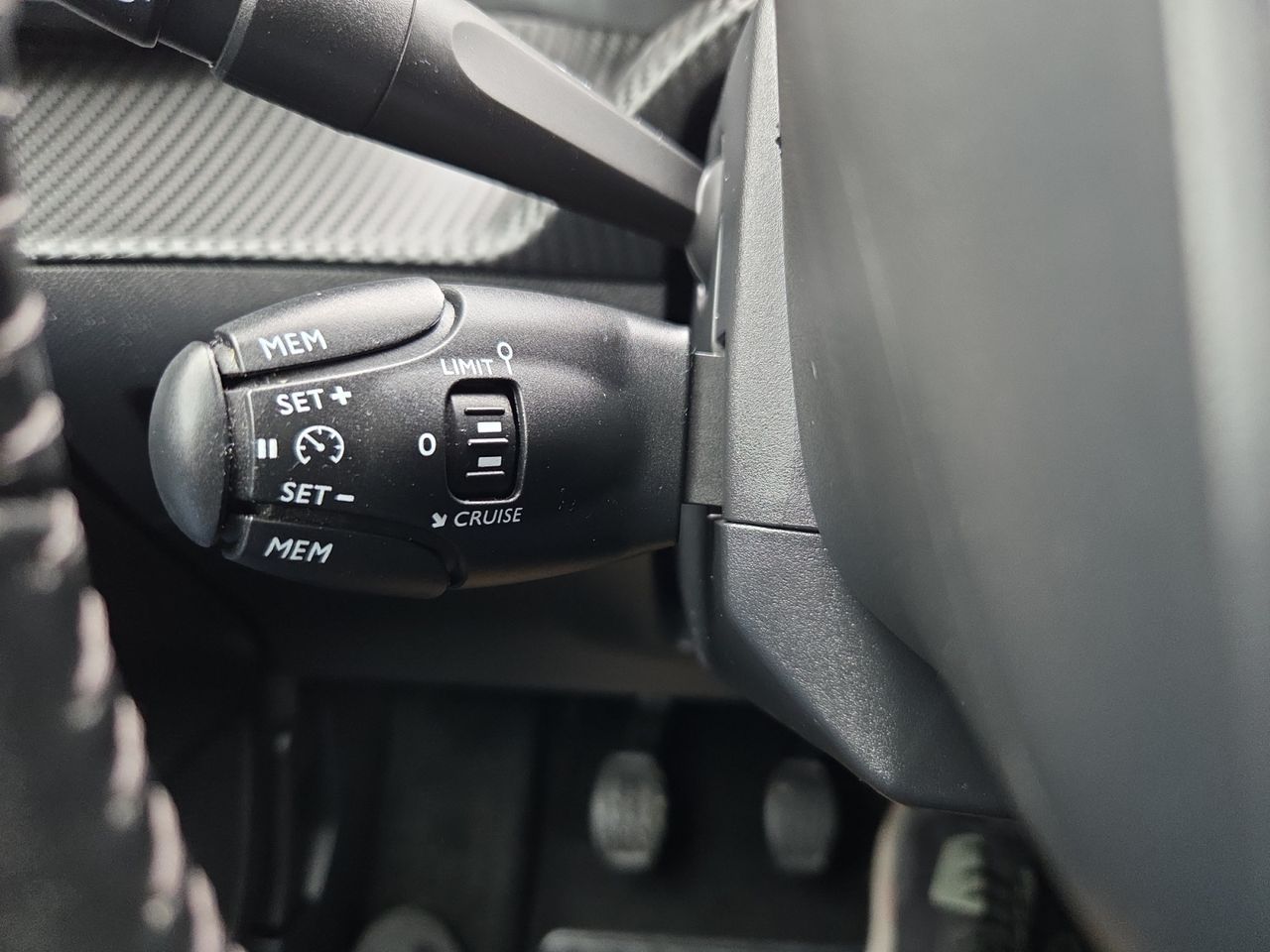 Peugeot 208 ALLURE BLUE HDI 100 CV - Foto 2