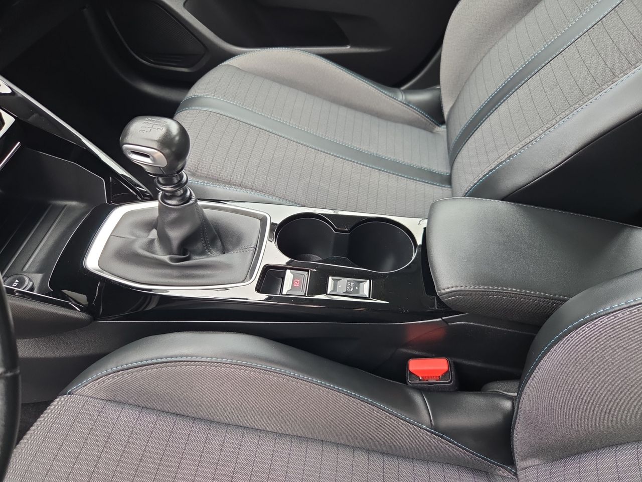 Peugeot 208 ALLURE BLUE HDI 100 CV - Foto 2