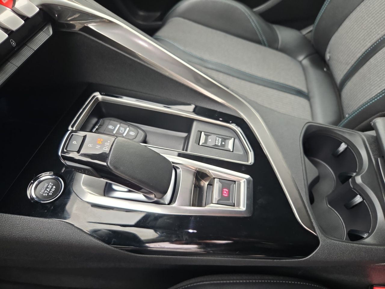 Peugeot 3008 Hybrid ALLURE HYBRID 225 e EAT8 - Foto 2