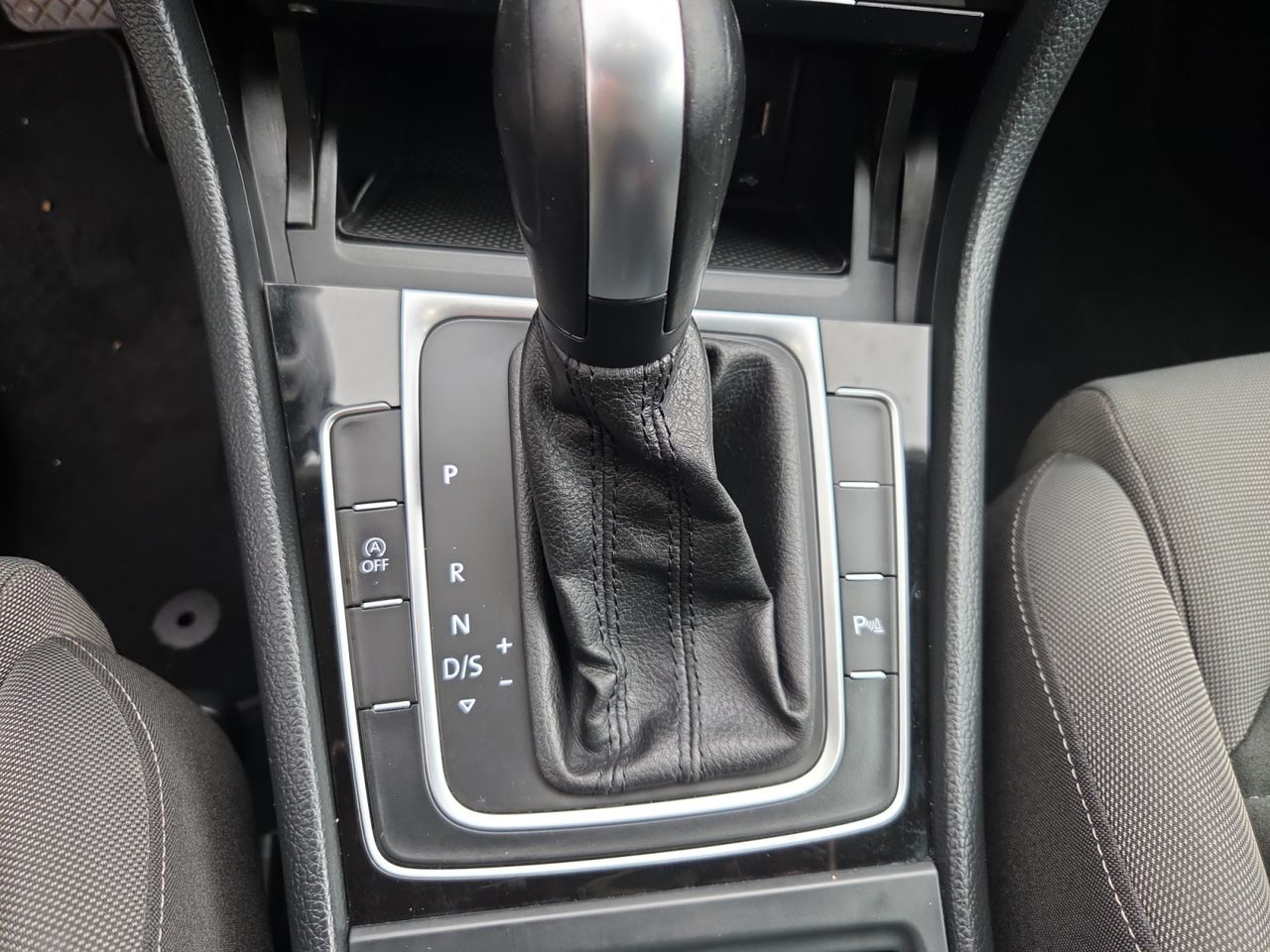 Volkswagen Golf SPORT R LINE 2.0 TDI 110 KW 150 CV DSG - Foto 2