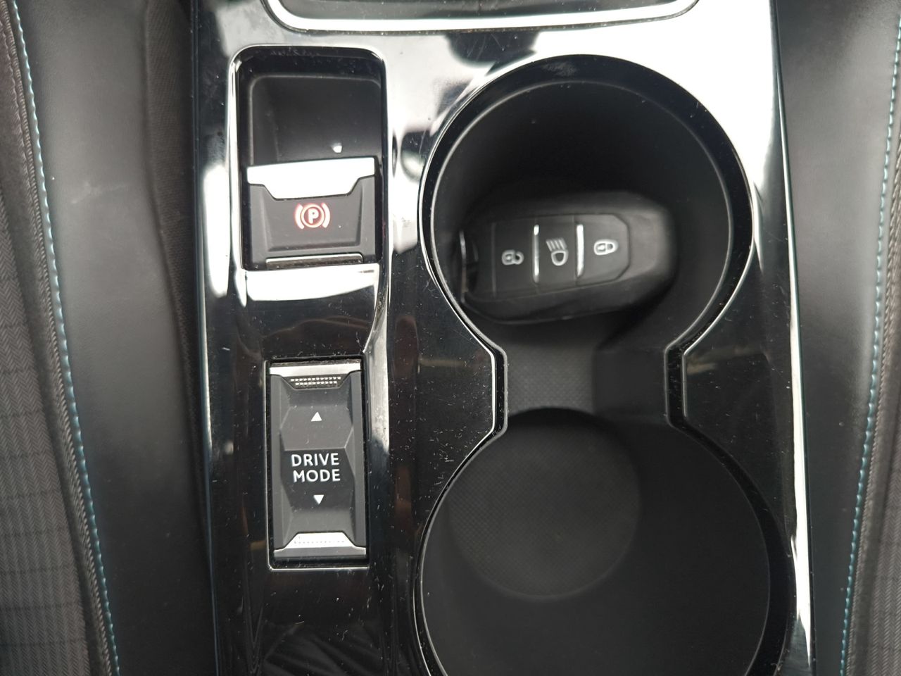 Peugeot 208 ALLURE PACK BLUE HDI 100 CV - Foto 2