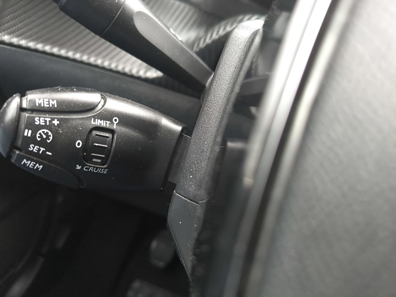 Peugeot 208 ALLURE PACK BLUE HDI 100 CV - Foto 2