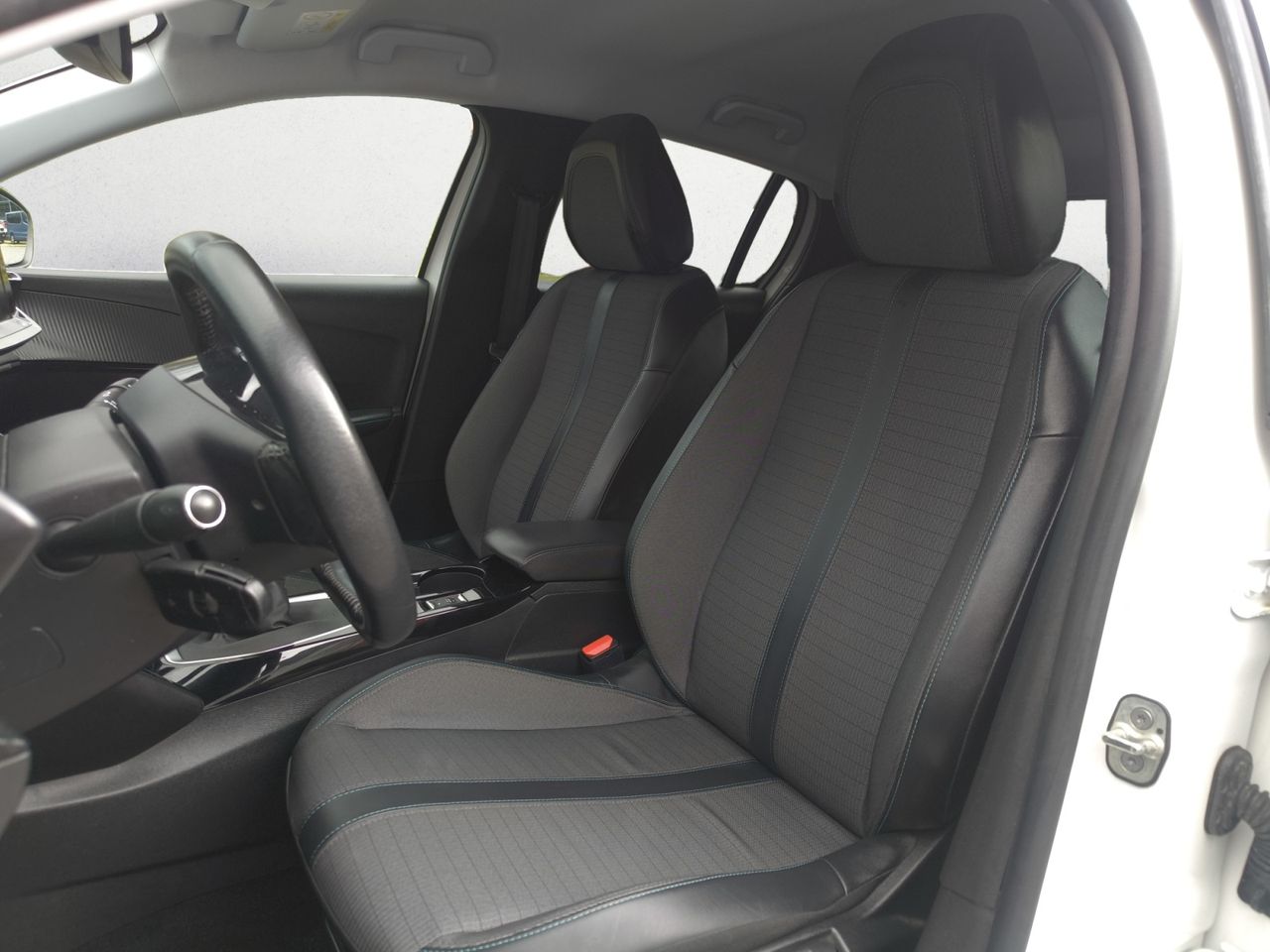 Peugeot 208 ALLURE PACK BLUE HDI 100 CV - Foto 2