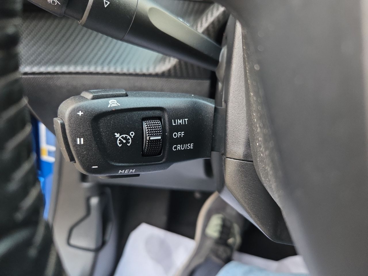 Peugeot e-2008 ALLURE ELECTRICO 136 CV - Foto 2