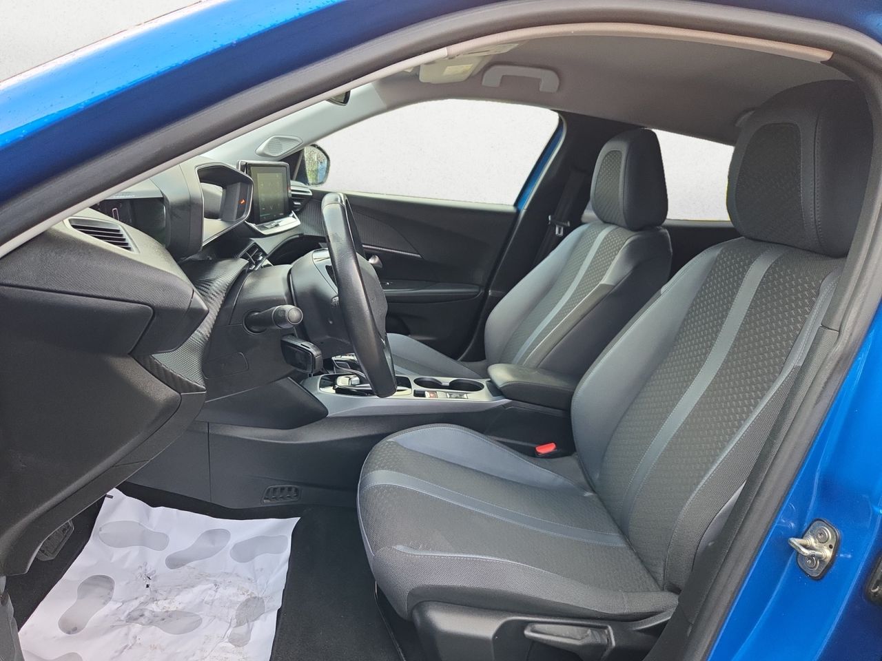 Peugeot e-2008 ALLURE ELECTRICO 136 CV - Foto 2