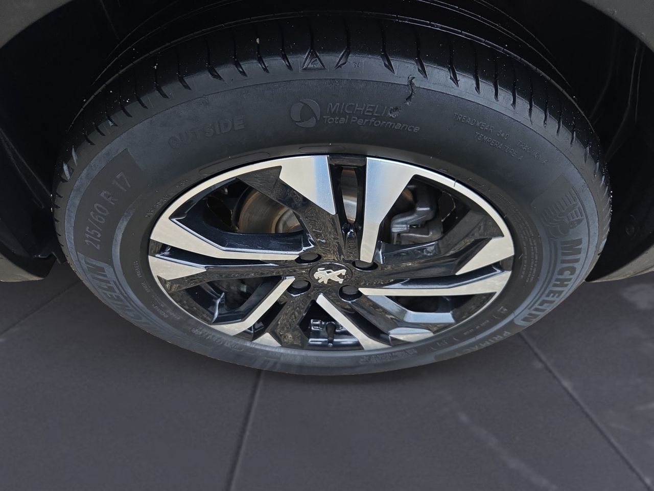 Peugeot e-2008 ALLURE ELECTRICO 136 CV - Foto 2