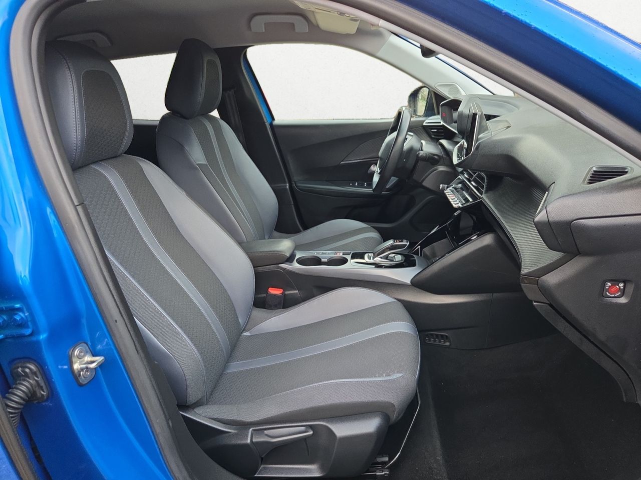 Peugeot e-2008 ALLURE ELECTRICO 136 CV - Foto 2