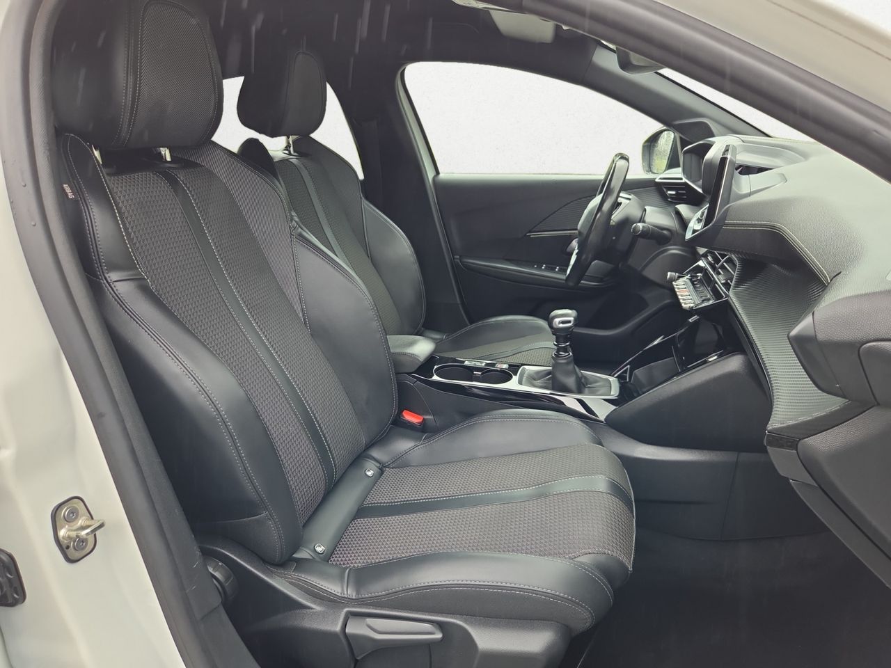 Peugeot 208 GT BLUE HDI 100 CV - Foto 2