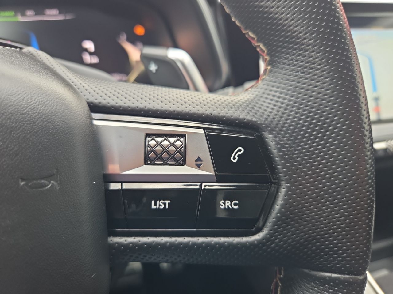 DS DS 7 Crossback E TENSE 4X4 300 PERFORMANCE LINE + - Foto 2