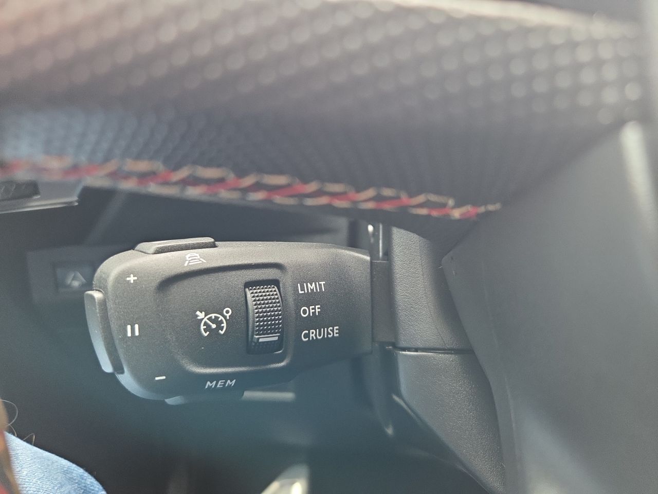 DS DS 7 Crossback E TENSE 4X4 300 PERFORMANCE LINE + - Foto 2