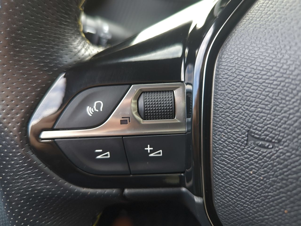 Peugeot 2008 GT LINE BLUE HDI 100 CV - Foto 2